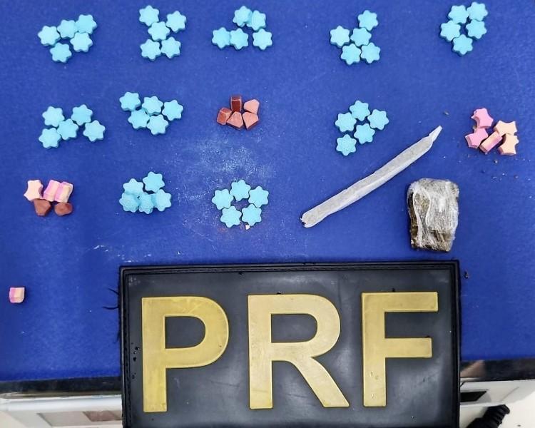 BR-101: homens são presos com ecstasy em Palhoça; droga seria comercializada em uma festa em Laguna