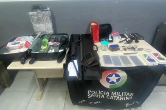 PM prende quatro pessoas por receptação e tráfico de drogas