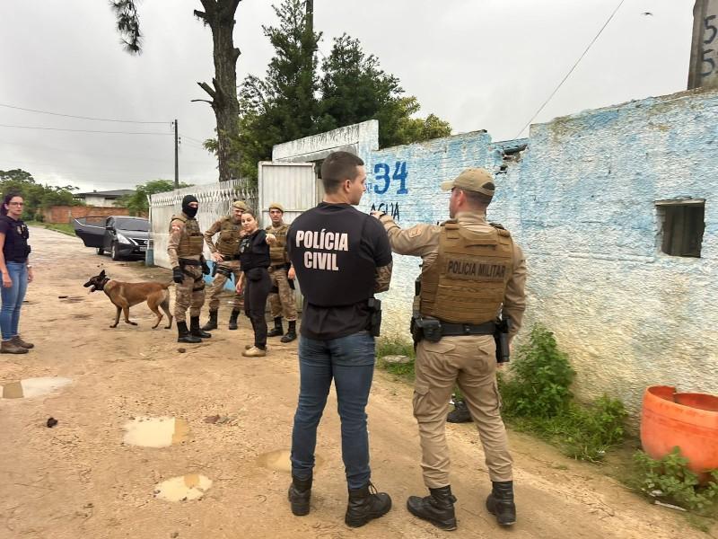 Araranguá: polícia deflagra operação e apreende objetos para investigação de morte de adolescente