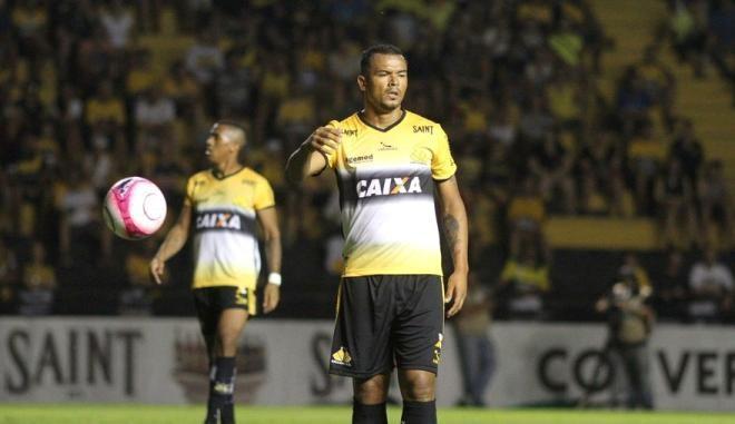 Zé Carlos está fora de combate