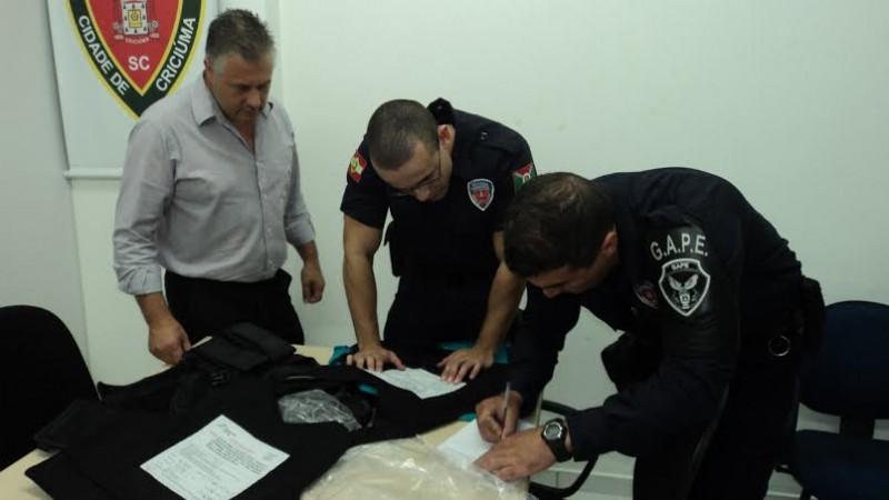 Guardas municipais recebem coletes balísticos