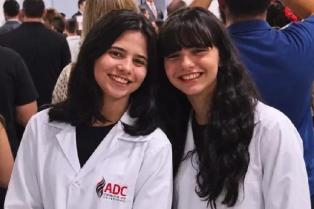Turma 92 se despede de gêmeas vítimas de acidente em Criciúma: 'descansem em paz'