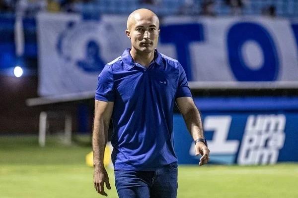 ‘Não cabe ficar nove jogos sem vencer com a camisa do Avaí’, lamenta treinador após derrota para o Criciúma
