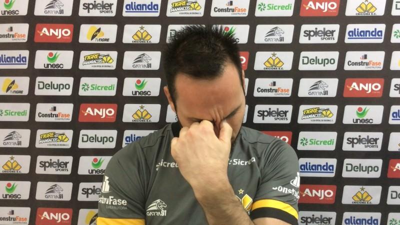 Roberto chora ao falar dos anos de planejamento para voltar ao Tigre: 'Hoje se tornou realidade' 