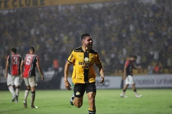 Chapecoense anuncia contratação de Neto Pessoa