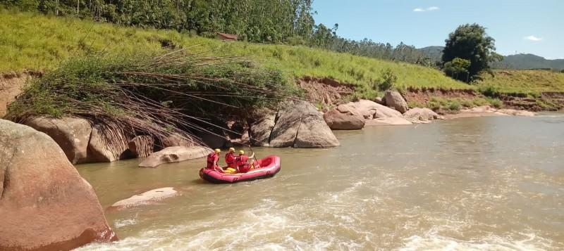 Corpo de Bombeiros retoma buscas para encontrar menina desaparecida em Pedras Grandes