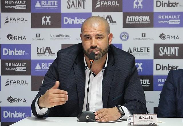 Após eliminação na Copa Santa Catarina, técnico China Balbino é demitido do Tubarão