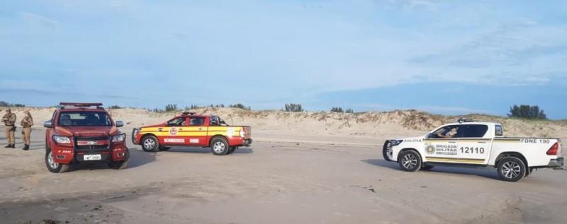 Passo de Torres: corpo encontrado em praia é de jovem desaparecido após queda de ponte