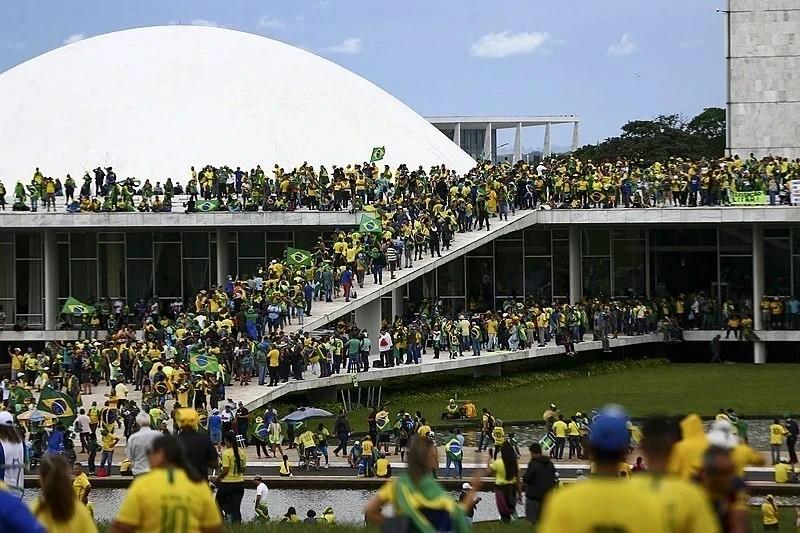 Qual o destino dos condenados pelos atos de 8 de janeiro de 2023?