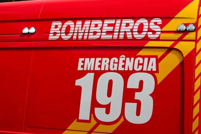 Colisão entre dois carros deixa motorista ferido em Içara