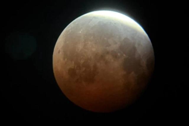 Lua de Sangue: veja as fotos das diferentes fases e como foi o eclipse lunar parcial
