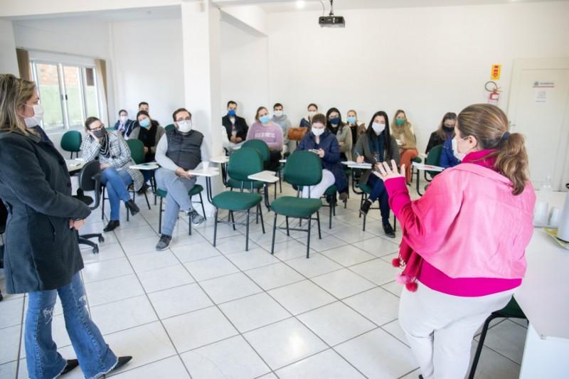 Médicos e enfermeiros das unidades de Saúde passam por orientações em Içara