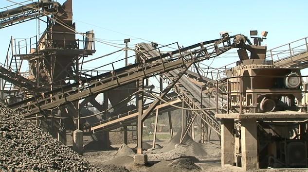 Moradores reclamam de perigos causados por pedreira