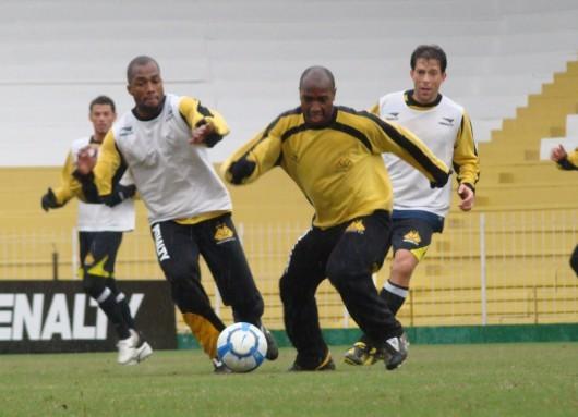 Luvas e muito frio no coletivo do Tigre
