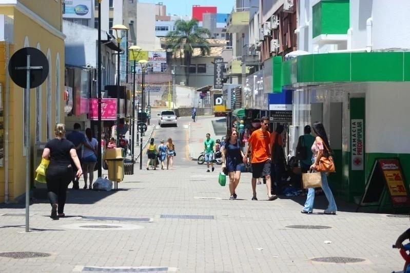 Comércio de Criciúma funciona em horário estendido neste sábado