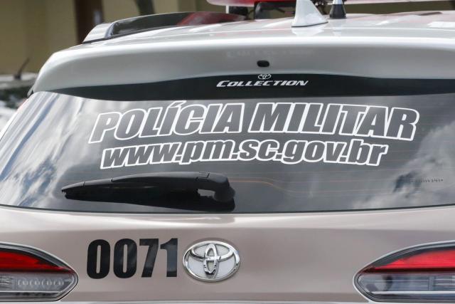 Jovem se irrita após ser acordado e agride mãe e avó em Criciúma