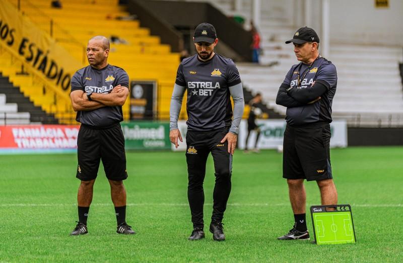 O que está aprontando o técnico Claudio Tencati?
