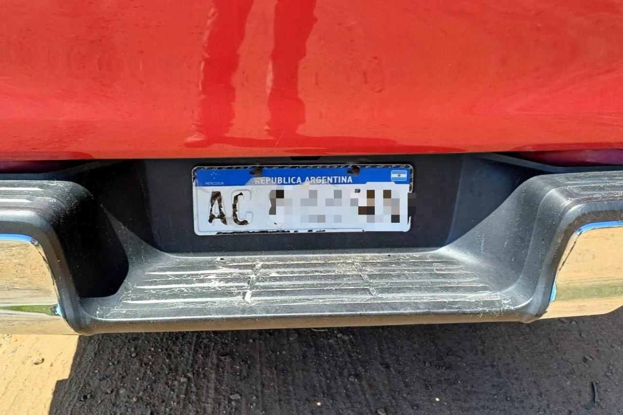 Veículos argentinos são flagrados com placas ilegíveis na BR-101