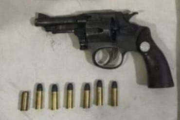 Jovem é preso por porte ilegal de arma de fogo em Sombrio