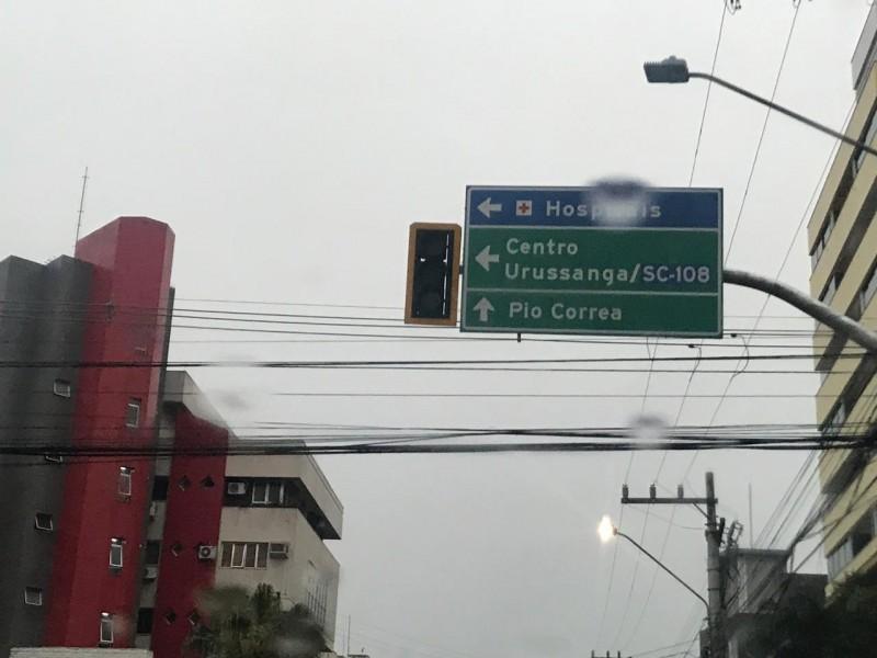 Semáforos desligados causam transtorno nos cruzamentos próximos ao Hospital São José