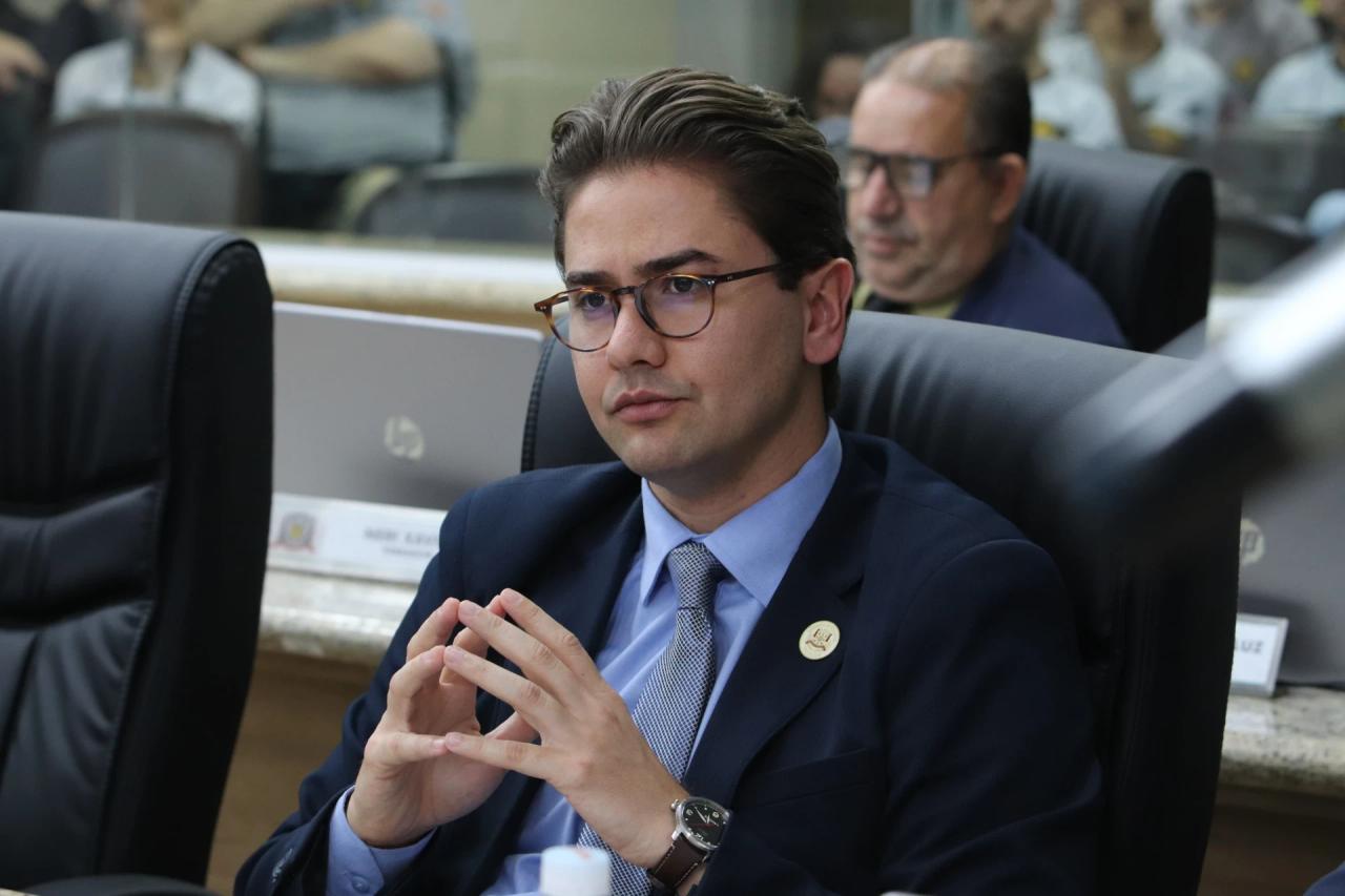 Líder do governo na Câmara garante Vaguinho na disputa de 2028: ‘Salvaro será eleito deputado e continuará lá'
