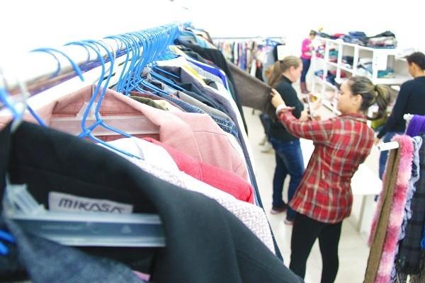 ALAMA realiza bazar de mercadorias apreendidas pela Receita Federal