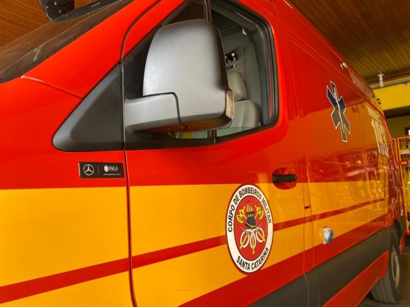 Idoso cai de telhado e é levado ao hospital em estado grave