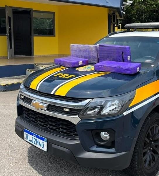 Santa Catarina: PRF apreende 46 quilos de maconha em carro na BR-101 em Biguaçu