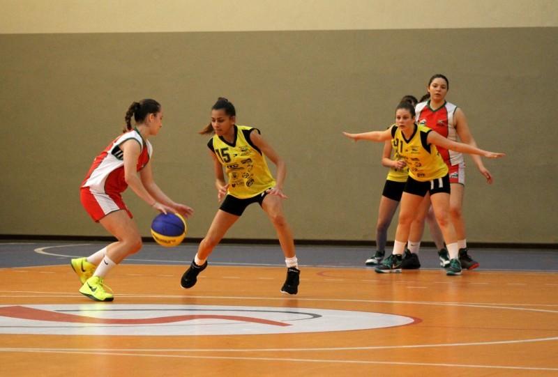 Meninas do basquete encaram Balneário Piçarras no Vale do Itajaí