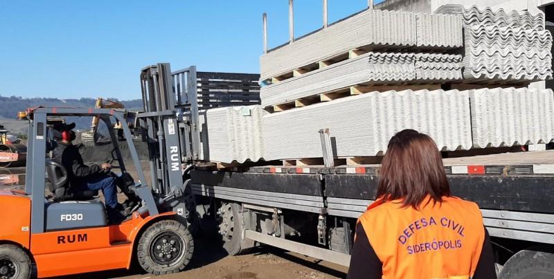 Siderópolis: Defesa Civil recebe novo lote de telhas para doar a atingidos por ciclone