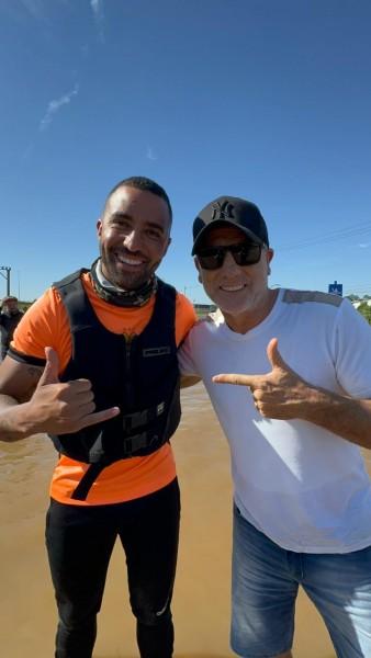 Içarense Chico Show resgata Renato Gaúcho, que não perde o bom humor