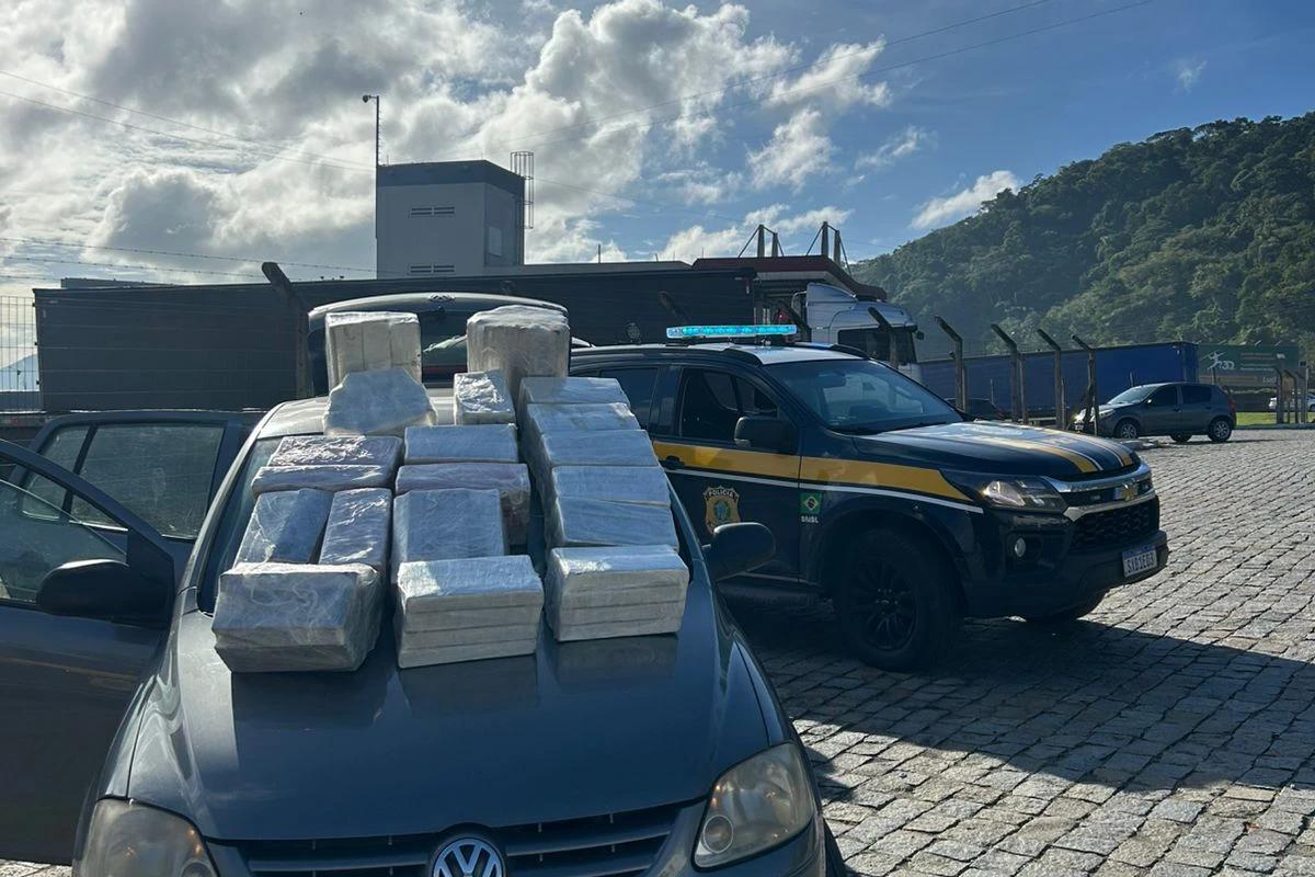 PRF intercepta veículos com mais de 660 quilos de drogas