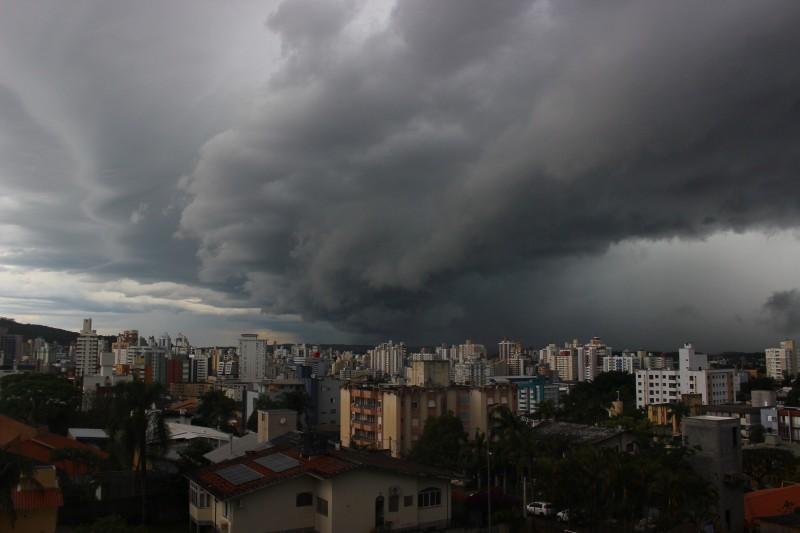 Defesa Civil inicia monitoramento de temporais previstos para o Sul do Estado nesta semana