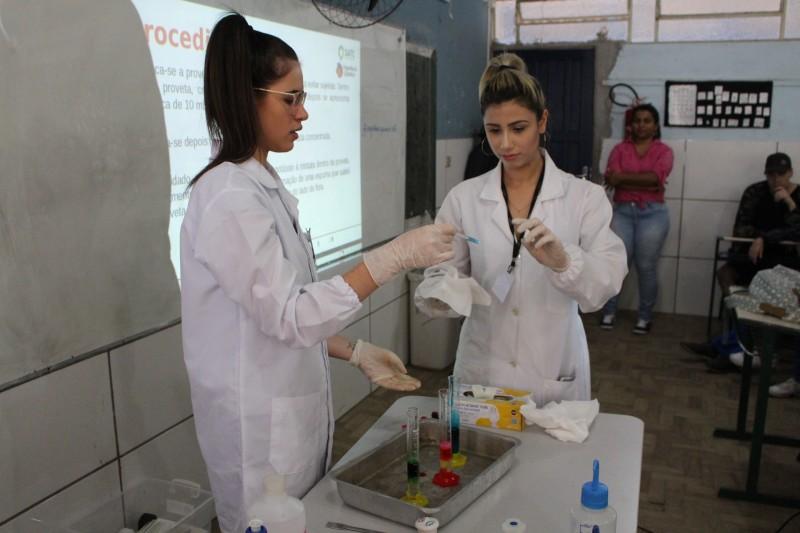 Projeto Quimicando leva química a escolas sem laboratórios