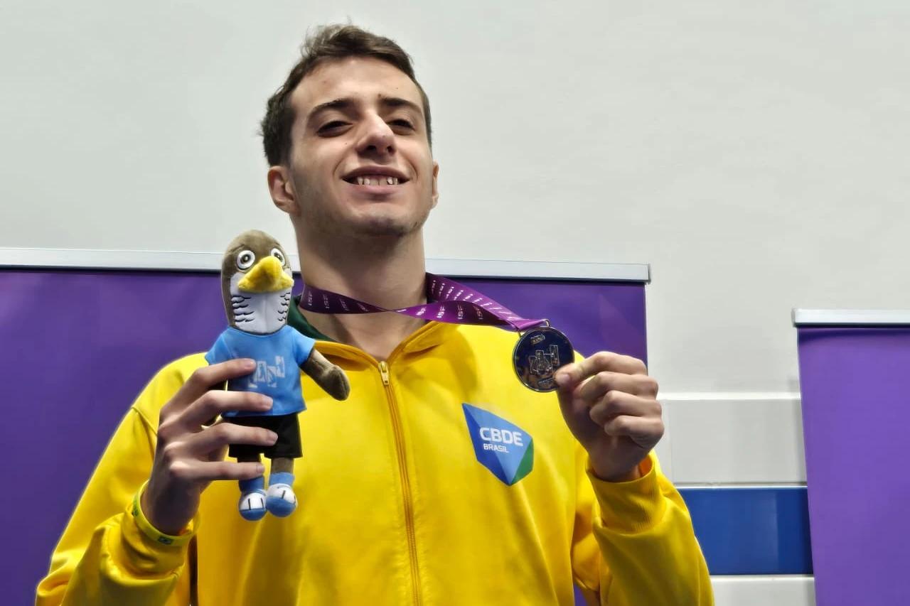 Atleta Paralímpico do Mampituba/FME Criciúma é campeão no Mundial Escolar