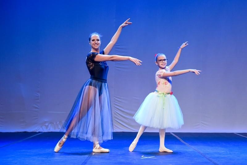 Teatro Elias Angeloni recebe Espetáculo de Dança Viviane Candiotto