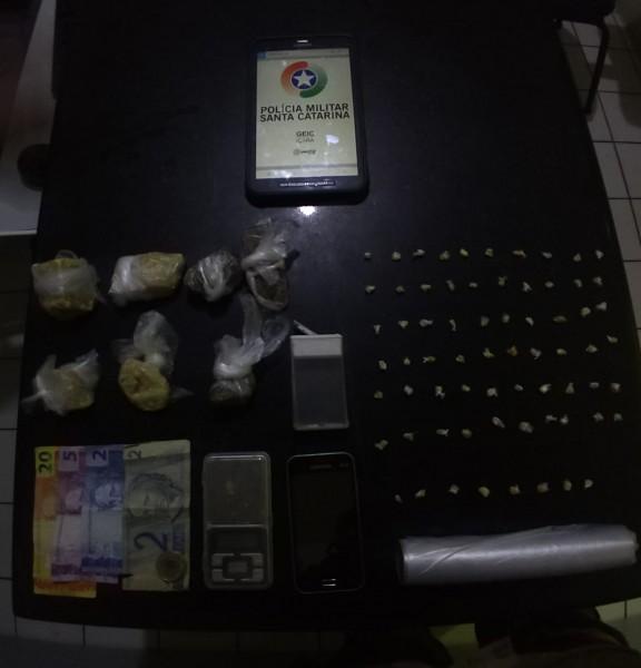 Polícia apreende porções de maconha e crack em Balneário Rincão