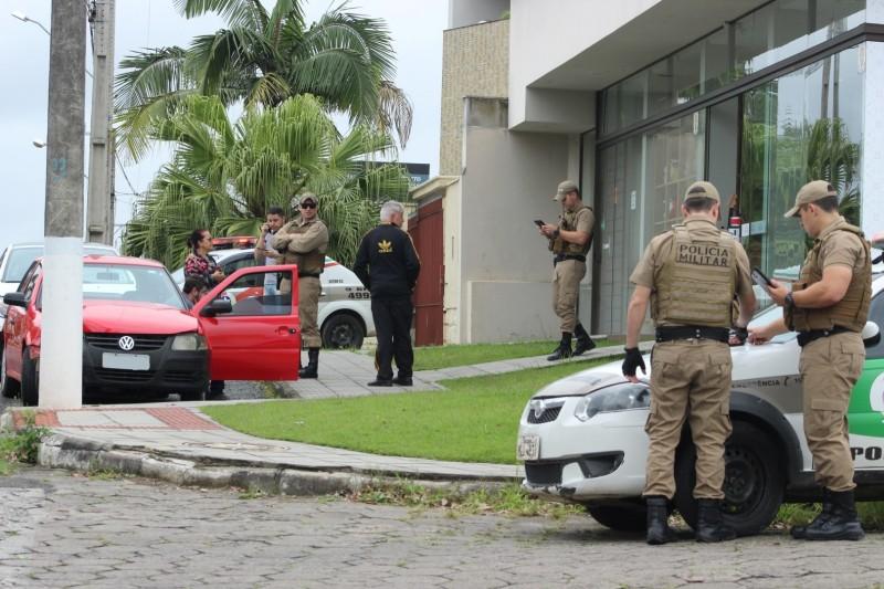 Dois engavetamentos são registrados ao lado do Paço Municipal 
