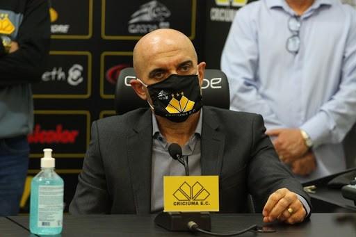 Itamar Schulle pediu cinco reforços à direção do Criciúma 