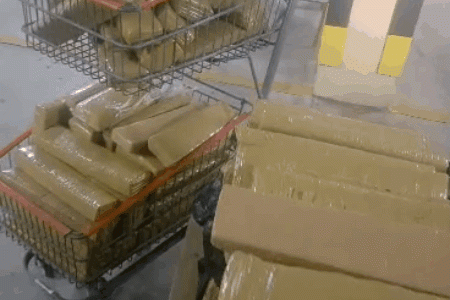 Vídeo: PRF apreende quase meia tonelada de maconha em Santa Catarina
