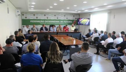 MPSC orienta FCF e clubes de futebol sobre laudos técnicos para liberação de estádios em 2023