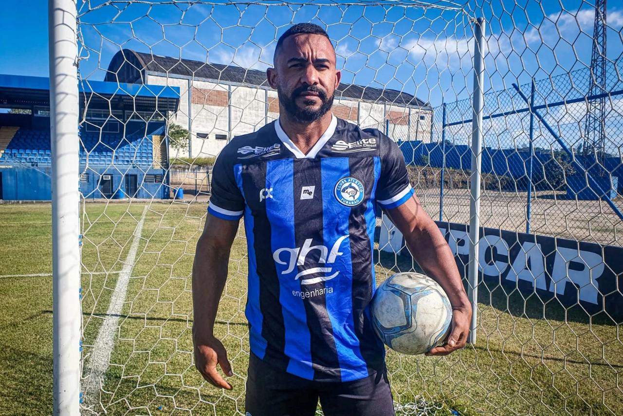 Ex-atacante com passagens pelo futebol brasileiro está entre os mortos em ataque a tiros em Tubarão