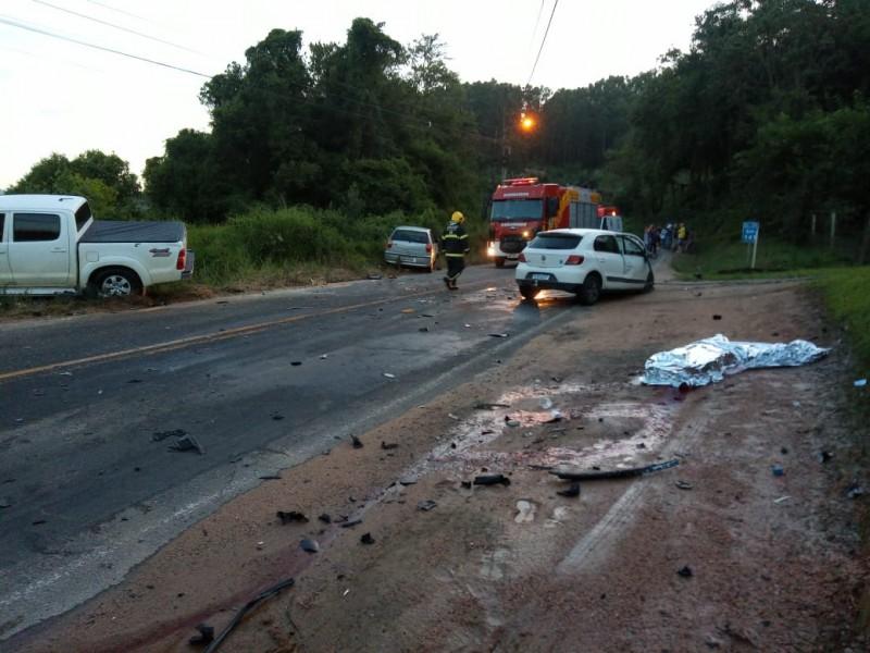 Motorista de 32 anos morre após acidente envolvendo três veículos na SC-370 em Braço do Norte 