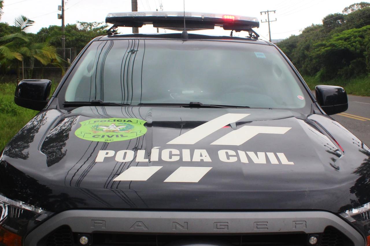 Araranguá: dupla investigada por assalto em mercado é presa pela Polícia Civil