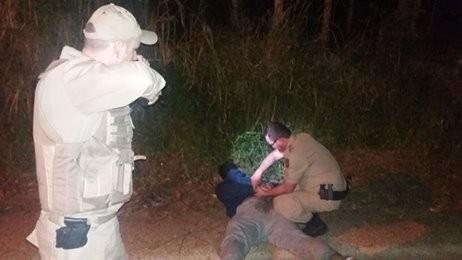 Mulher é ferida com facada no peito e ex-marido é localizado em mata
