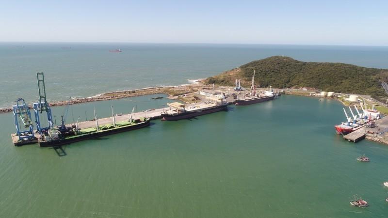 Porto de Imbituba bate recorde histórico de movimentação anual