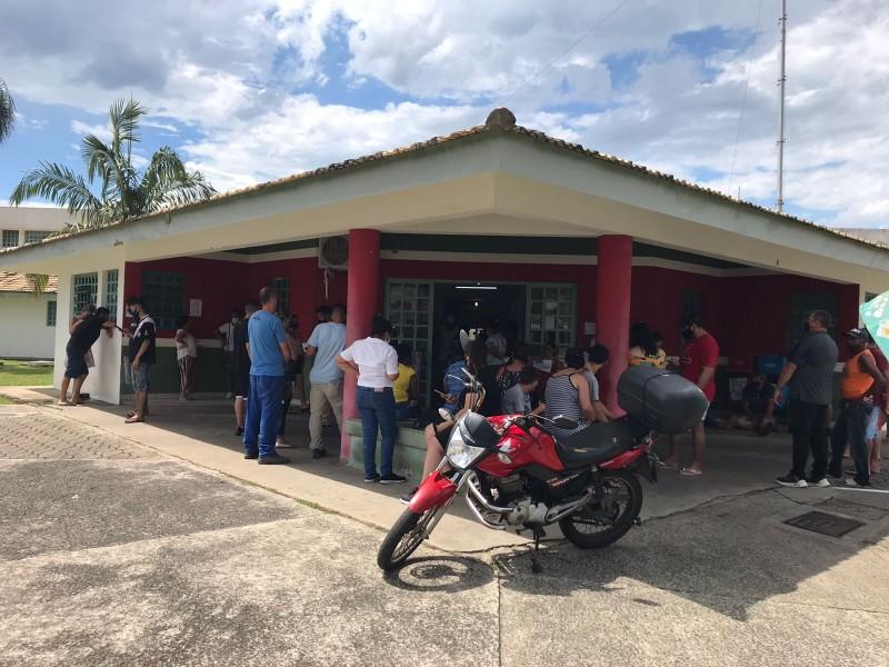 Giro pelas unidades: criciumenses enfrentam filas para atendimento com sintomas respiratórios