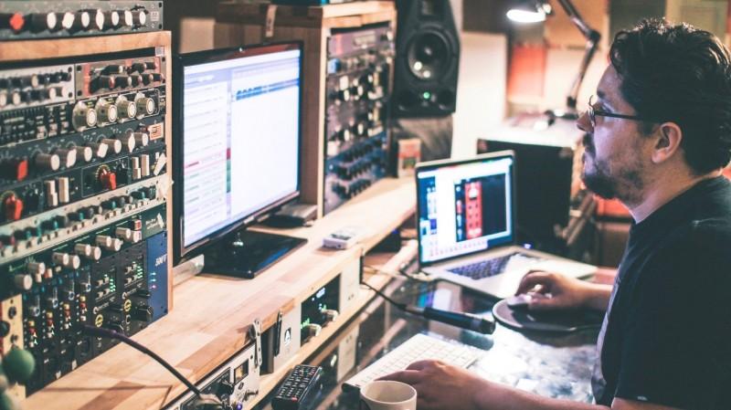 Produtor musical criciumense é referência no país