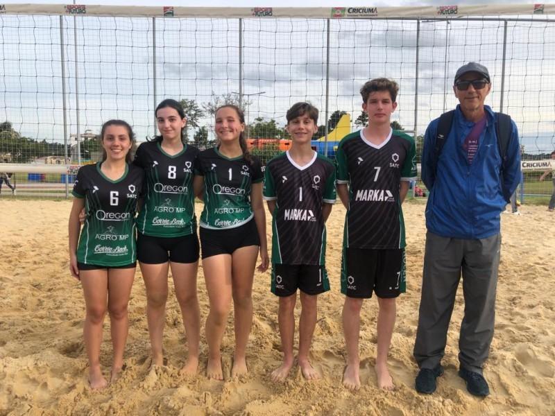 Colégio Satc é destaque no vôlei de praia durante os jogos escolares de Criciúma