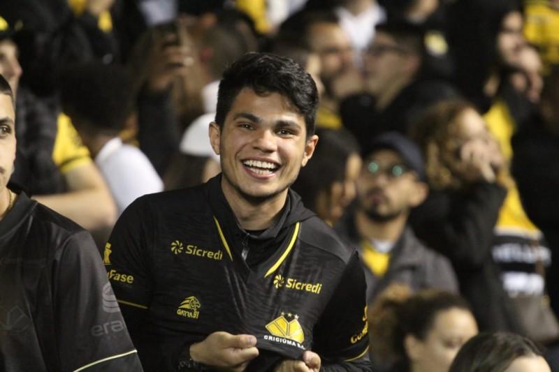 Majestoso cheio para acompanhar a vitória do Tigre sobre o Grêmio; veja galeria de fotos da torcida
